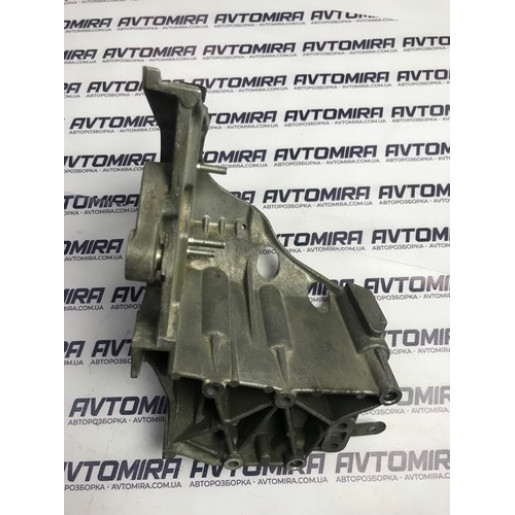 Кронштейн топливного насоса тнвд Opel Astra H 1.9 СDTI 2004-2010 55187918